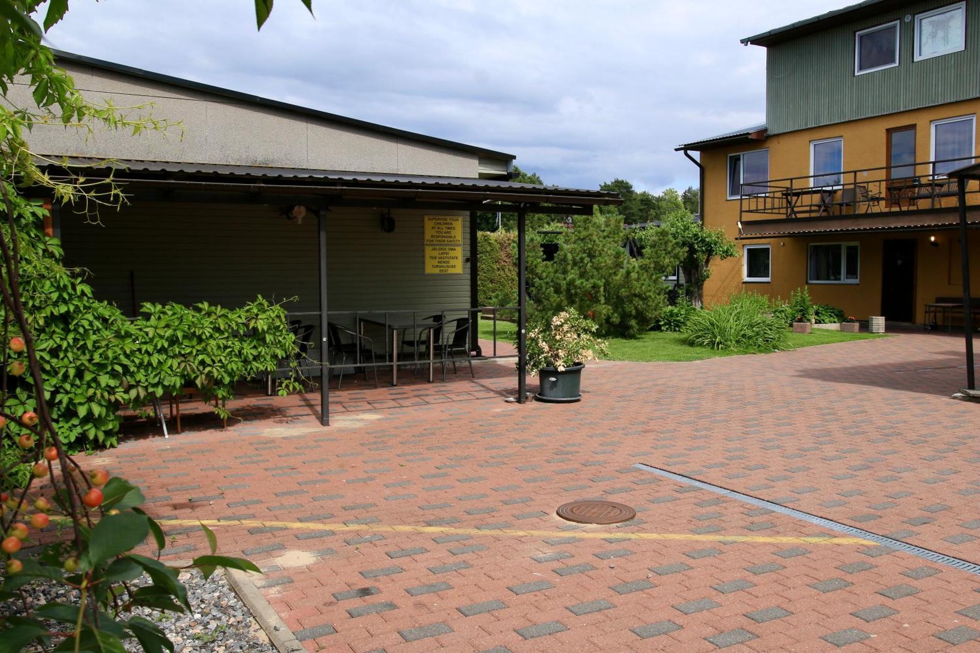 Guesthouse Maenniku Parnu Bagian luar foto