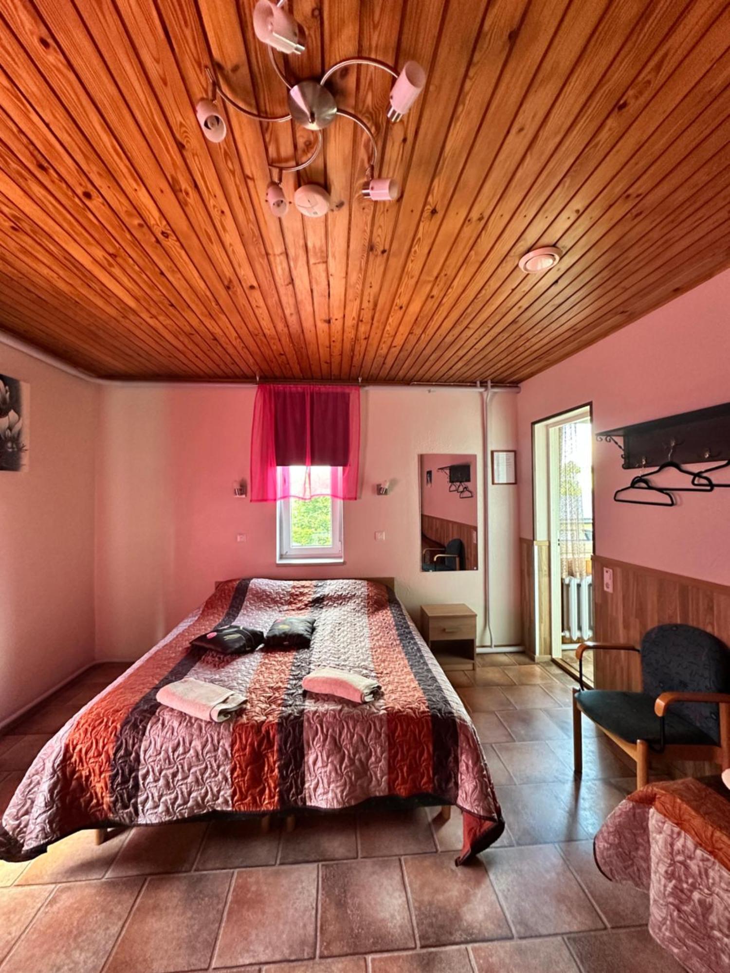 Guesthouse Maenniku Parnu Bagian luar foto