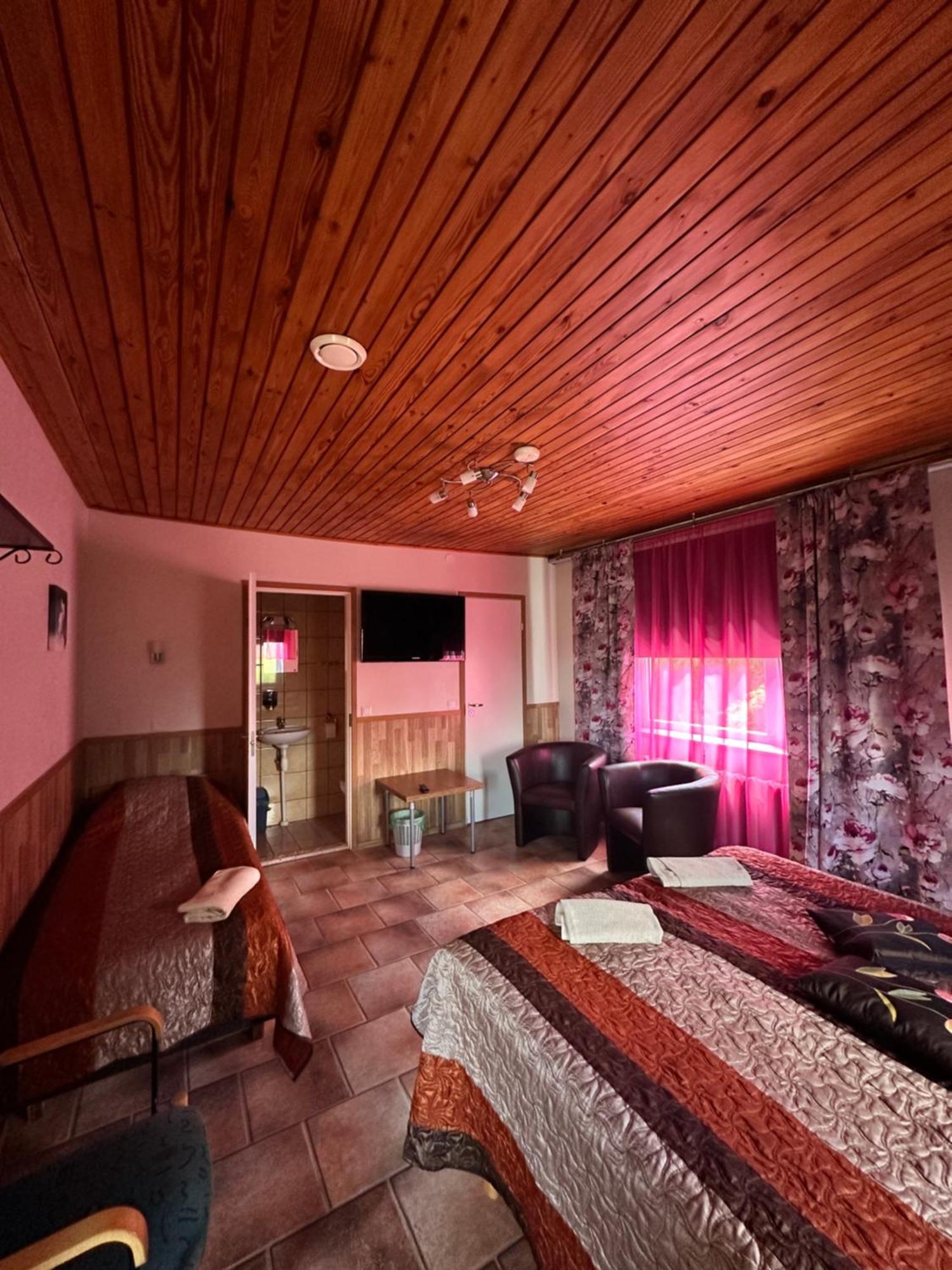 Guesthouse Maenniku Parnu Bagian luar foto