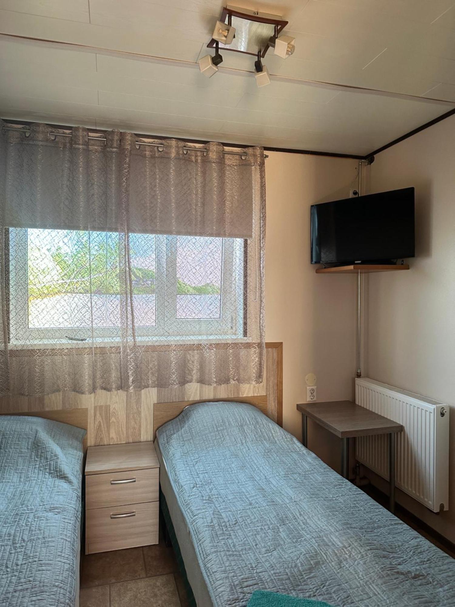Guesthouse Maenniku Parnu Bagian luar foto