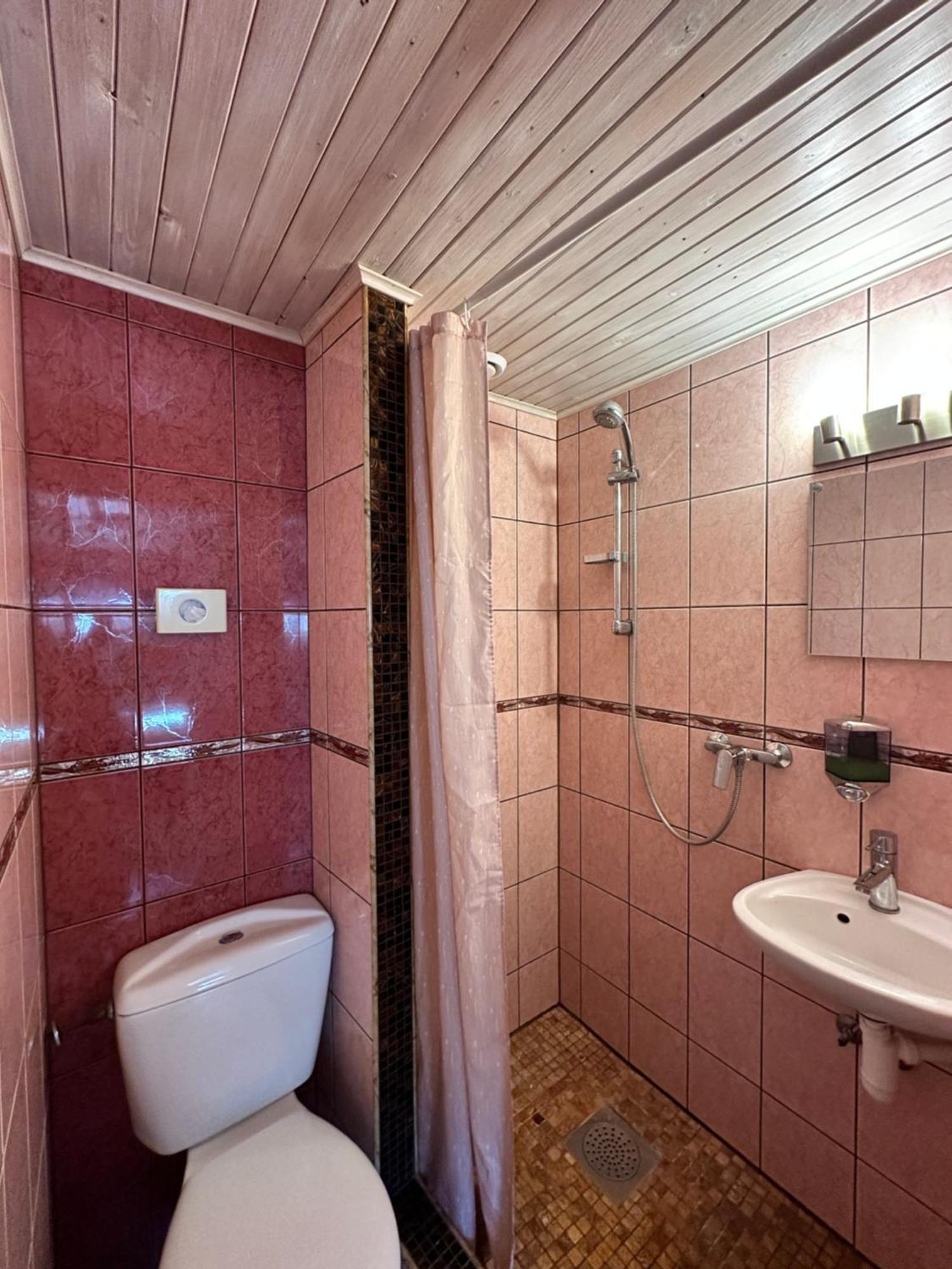 Guesthouse Maenniku Parnu Bagian luar foto