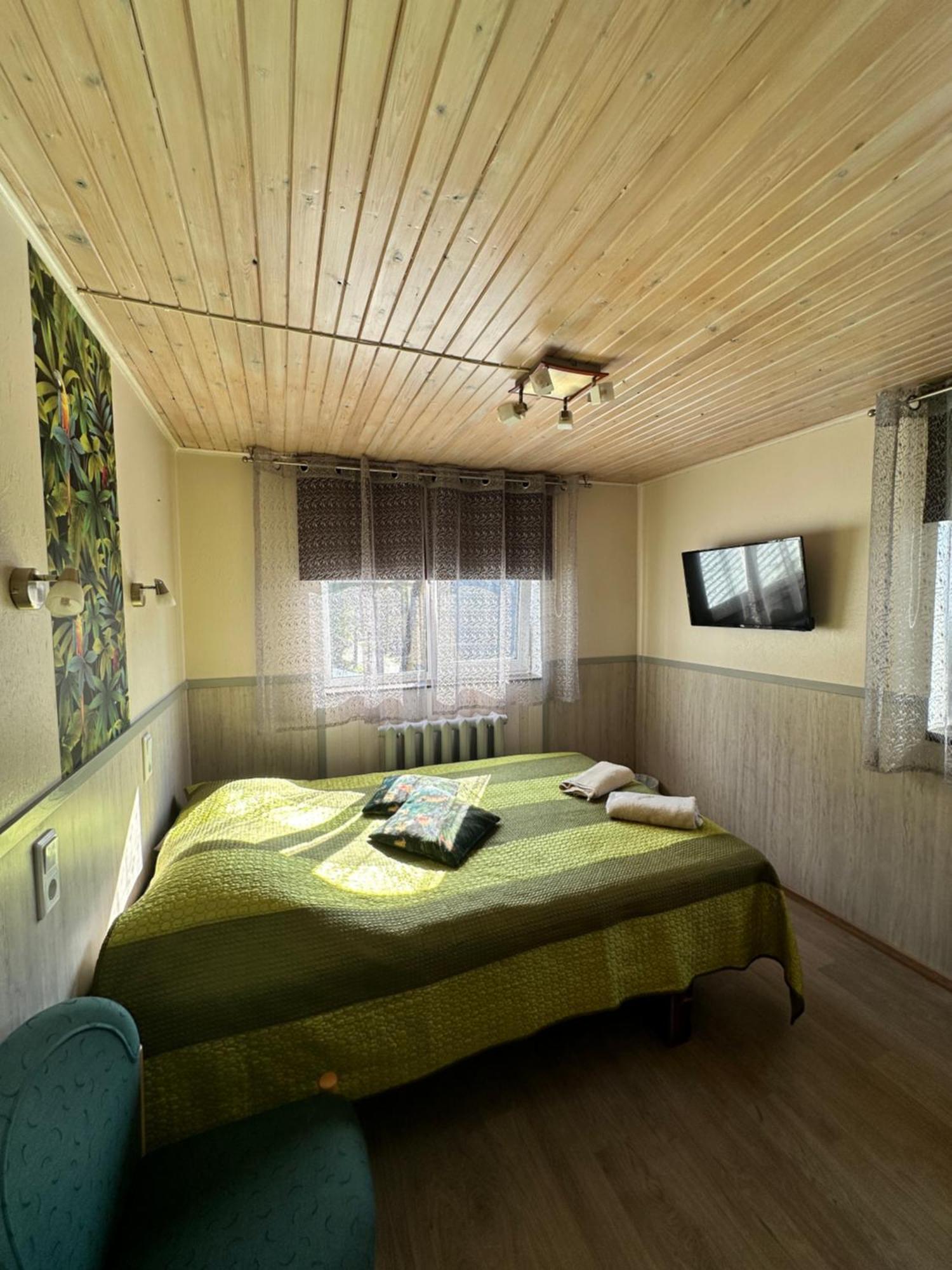Guesthouse Maenniku Parnu Bagian luar foto
