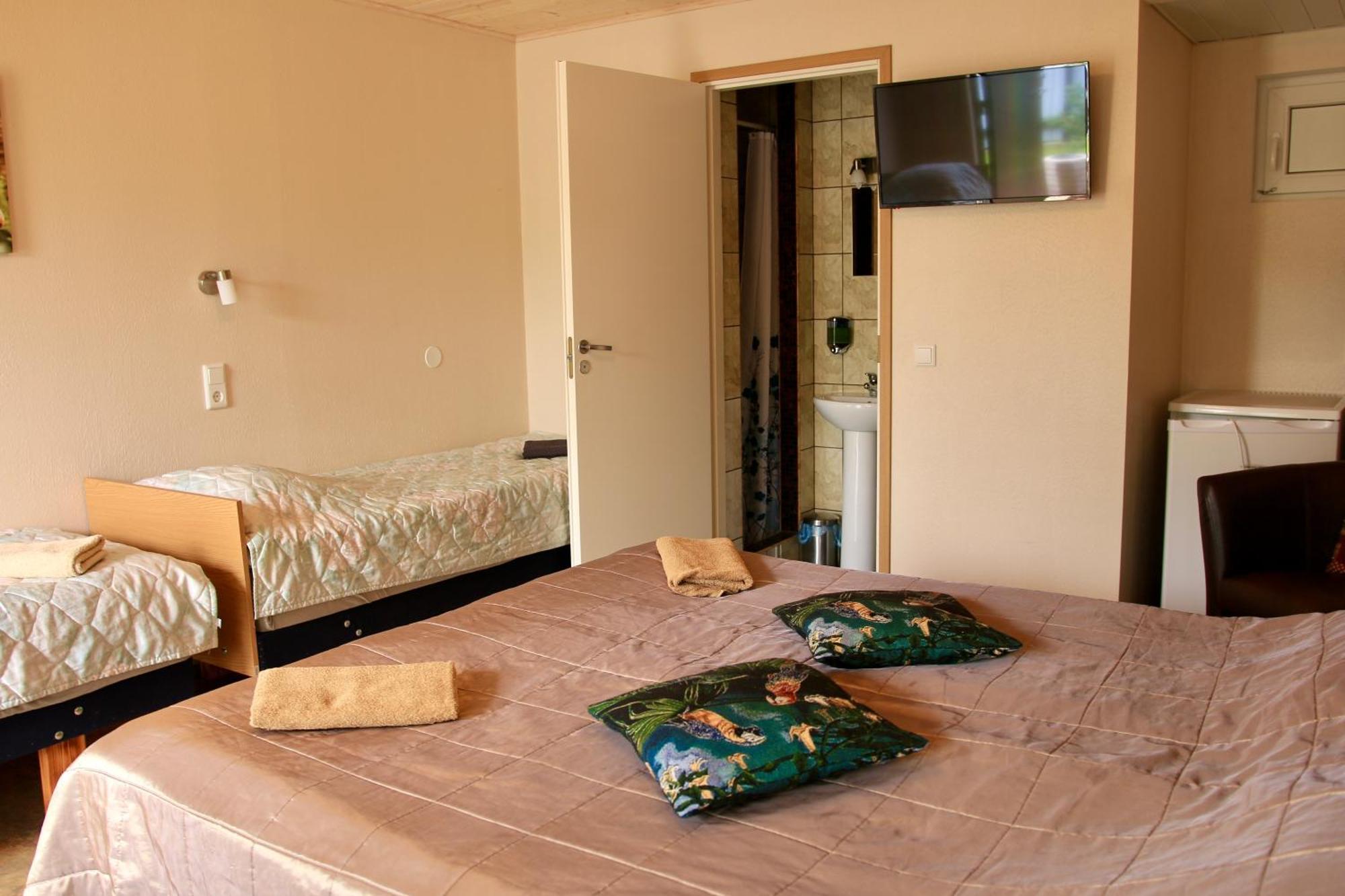 Guesthouse Maenniku Parnu Bagian luar foto
