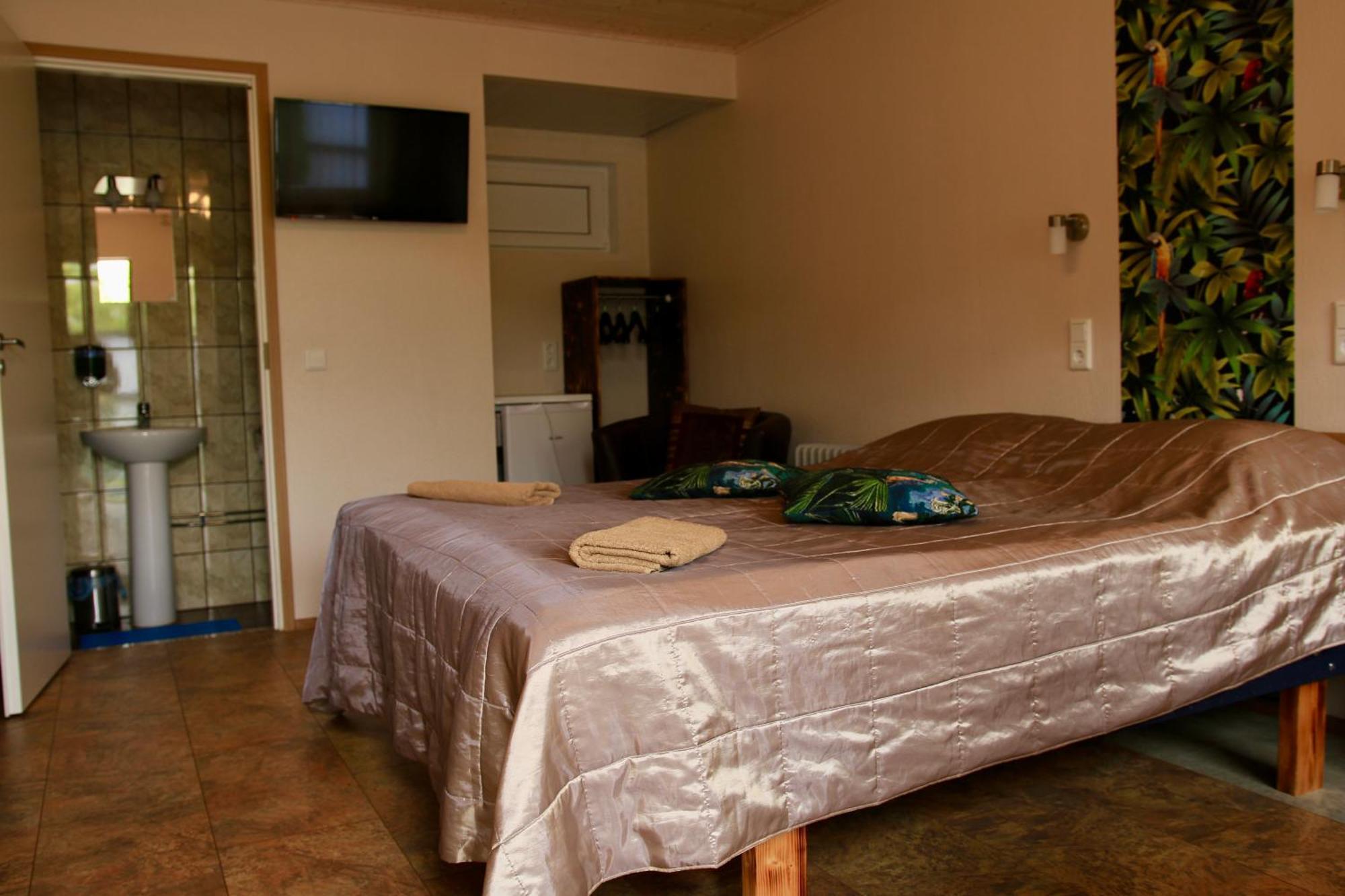 Guesthouse Maenniku Parnu Bagian luar foto