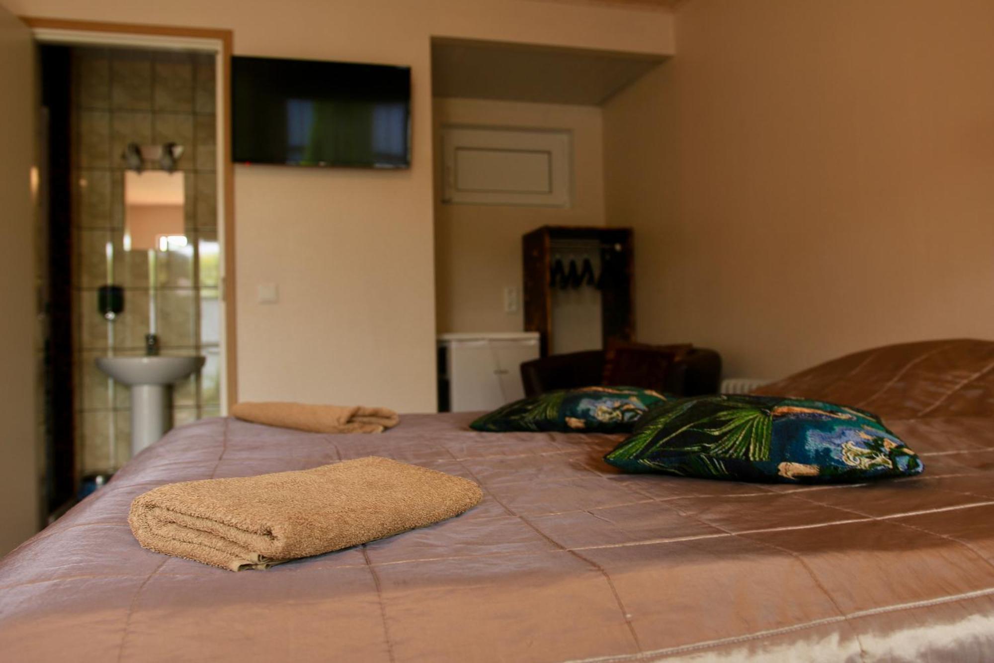 Guesthouse Maenniku Parnu Bagian luar foto