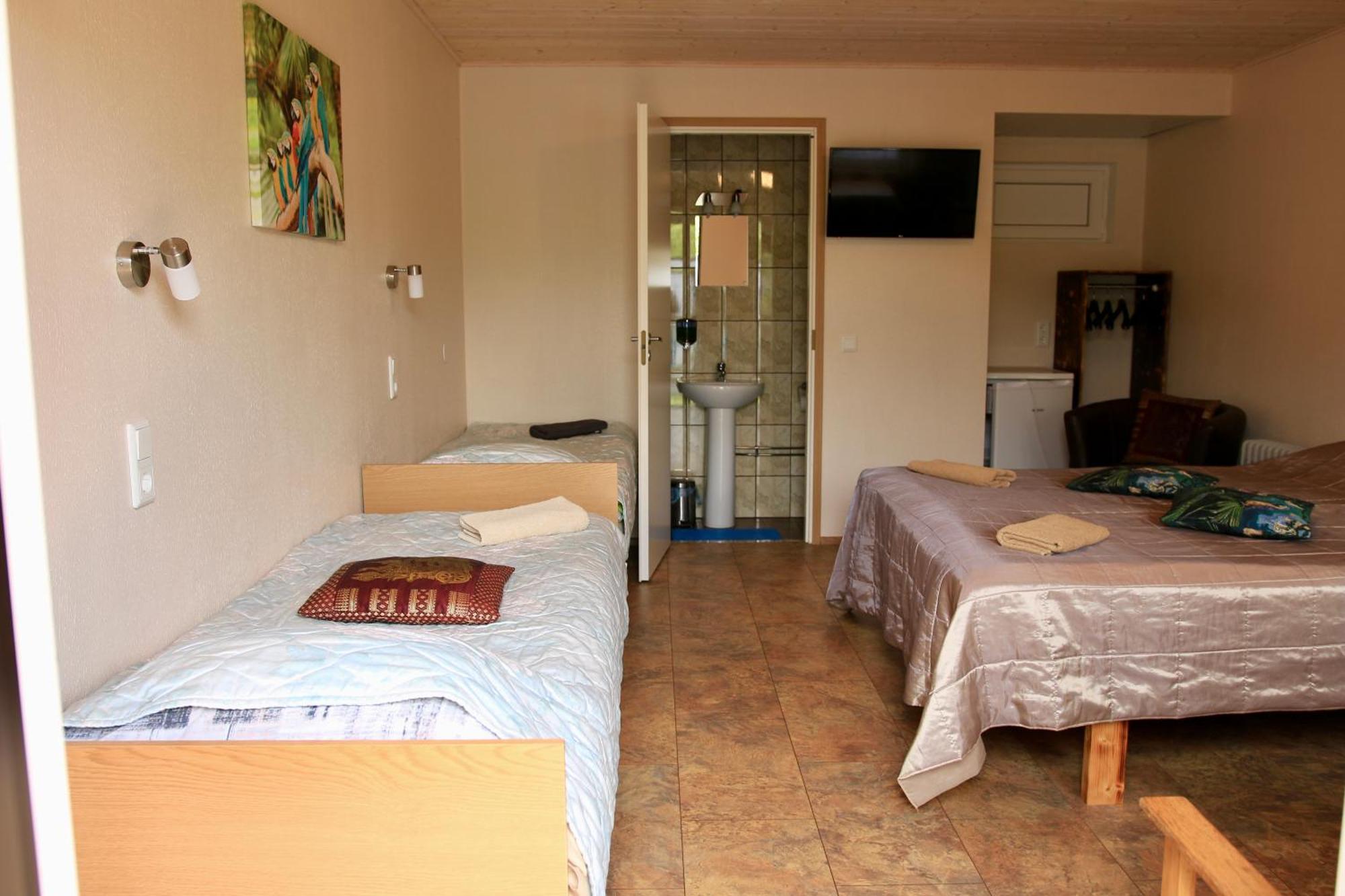 Guesthouse Maenniku Parnu Bagian luar foto