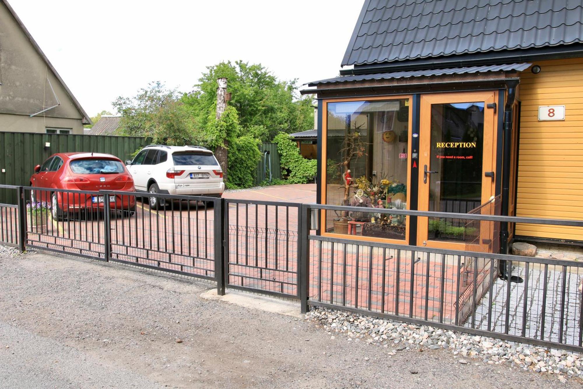 Guesthouse Maenniku Parnu Bagian luar foto